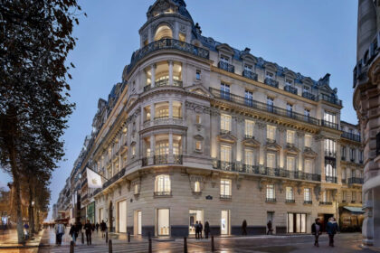 Apple Shuts 7 French Stores Amid Protest Fears
